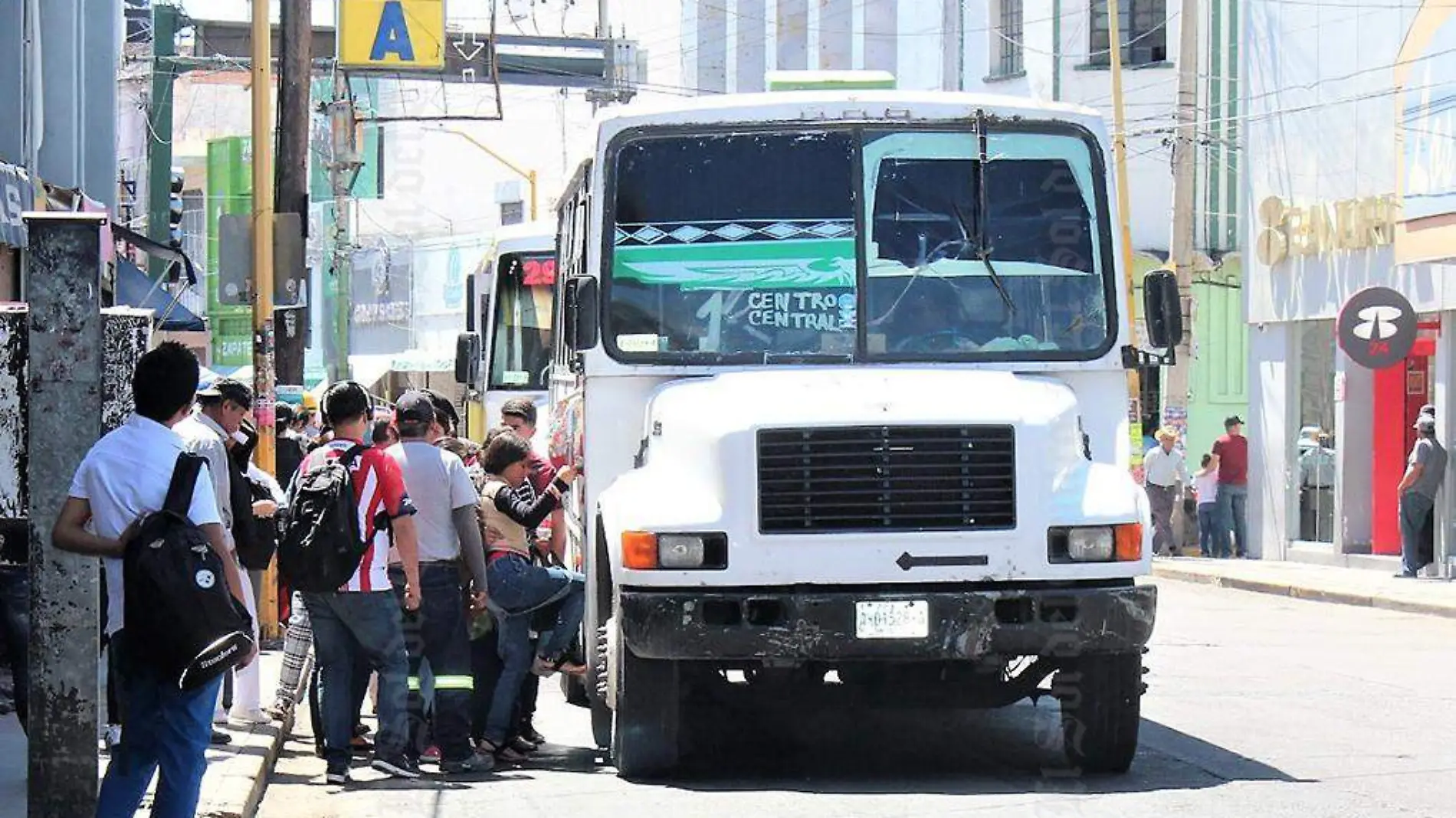 pasajeros del transporte publico